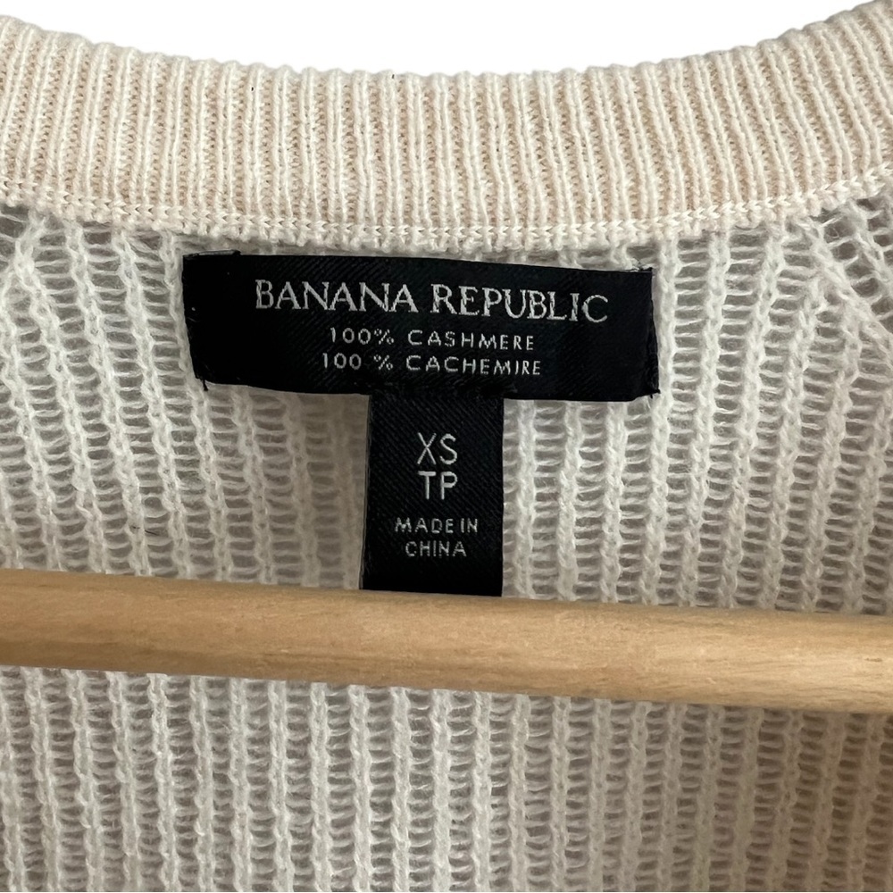 Banana Republic Cream Gauze Cashmere V-Neck Sweater with Front Pocket XS - Picture 3 of 3